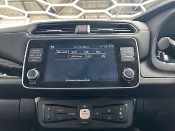 Nissan LEAF 40kWh N-Connecta Hatchback Electric Auto (150 ps) 5dr