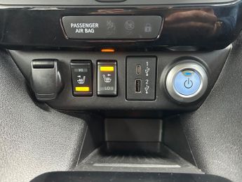 Nissan LEAF 40kWh N-Connecta Hatchback Electric Auto (150 ps) 5dr