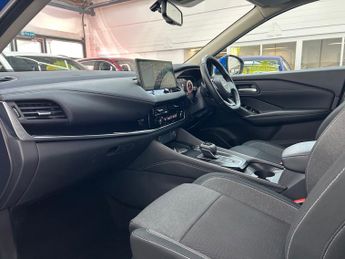 Nissan Qashqai 1.3 DIG-T MHEV N-Connecta SUV Petrol Hybrid XTRON Euro 6 (s/s) (