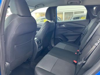 Nissan Qashqai 1.3 DIG-T MHEV N-Connecta SUV Petrol Hybrid XTRON Euro 6 (s/s) (
