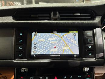 Jaguar XF 2.0d R-Sport Saloon 4dr Diesel Auto Euro 6 (s/s) (180 ps)