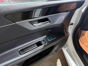 Jaguar XF 2.0d R-Sport Saloon 4dr Diesel Auto Euro 6 (s/s) (180 ps)