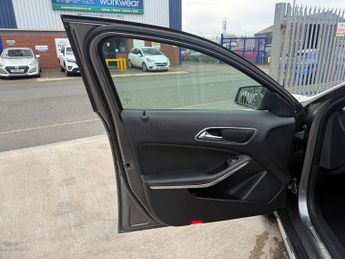 Mercedes-Benz GLA 2.1 GLA200d AMG Line (Premium) SUV 5dr Diesel 7G-DCT Euro 6 (s/s