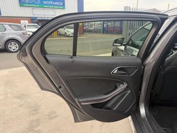 Mercedes-Benz GLA 2.1 GLA200d AMG Line (Premium) SUV 5dr Diesel 7G-DCT Euro 6 (s/s