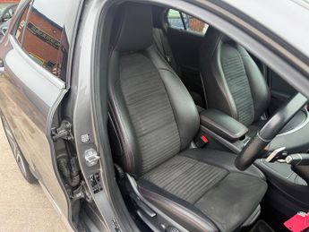 Mercedes-Benz GLA 2.1 GLA200d AMG Line (Premium) SUV 5dr Diesel 7G-DCT Euro 6 (s/s