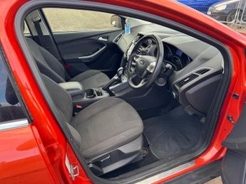 Ford Focus 1.6 Titanium Hatchback 5dr Petrol Powershift Euro 5 (125 ps)