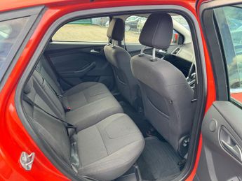Ford Focus 1.6 Titanium Hatchback 5dr Petrol Powershift Euro 5 (125 ps)