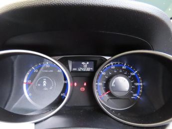 Hyundai ix35 2.0 CRDi SE SUV 5dr Diesel Manual 4WD Euro 5 (134 bhp)