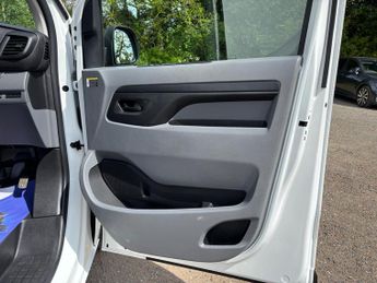 Peugeot E-EXPERT e 1000 50kWh S Standard Panel Van 6dr Electric Auto MWB (136 ps)