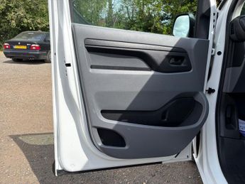Peugeot E-EXPERT e 1000 50kWh S Standard Panel Van 6dr Electric Auto MWB (136 ps)