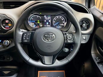 Toyota Yaris 1.5 VVT-h Icon Tech Hatchback 5dr Petrol Hybrid E-CVT - AUTOMATI