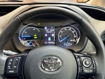 Toyota Yaris 1.5 VVT-h Icon Tech Hatchback 5dr Petrol Hybrid E-CVT - AUTOMATI