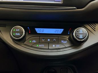 Toyota Yaris 1.5 VVT-h Icon Tech Hatchback 5dr Petrol Hybrid E-CVT - AUTOMATI