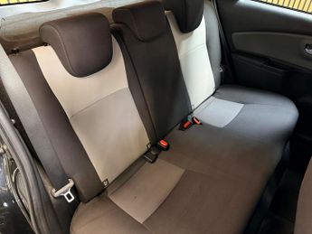 Toyota Yaris 1.5 VVT-h Icon Tech Hatchback 5dr Petrol Hybrid E-CVT - AUTOMATI