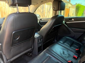 Volkswagen Tiguan 2.0 TDI BlueMotion Tech SE SUV 5dr Diesel DSG 4WD Euro 5 (s/s) (