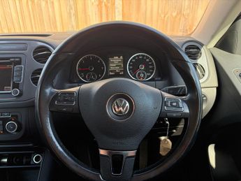Volkswagen Tiguan 2.0 TDI BlueMotion Tech SE SUV 5dr Diesel DSG 4WD Euro 5 (s/s) (
