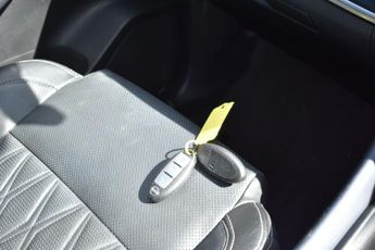 Nissan Qashqai 1.3 DIG-T MHEV Tekna+ XTRON Euro 6 (s/s) 5dr