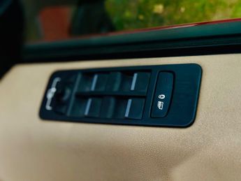 Land Rover Discovery Sport 2.0 TD4 HSE Black SUV 5dr Diesel Auto 4WD Euro 6 (s/s) (180 ps)