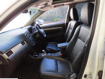 Mitsubishi Outlander 2.0h 12kWh GX4hs SUV 5dr Petrol Plug-in Hybrid CVT 4WD Euro 5 (s