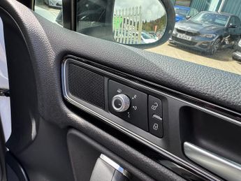 Volkswagen Touareg 3.0 TDI V6 BlueMotion Tech R-Line SUV 5dr Diesel Tiptronic 4WD E