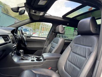 Volkswagen Touareg 3.0 TDI V6 BlueMotion Tech R-Line SUV 5dr Diesel Tiptronic 4WD E