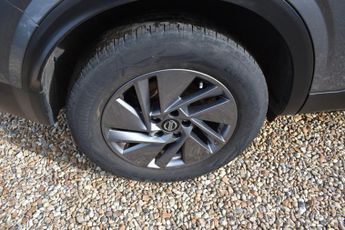 Nissan Qashqai 1.3 DIG-T MHEV Acenta Premium XTRON Euro 6 (s/s) 5dr