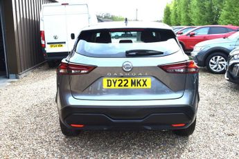 Nissan Qashqai 1.3 DIG-T MHEV Acenta Premium XTRON Euro 6 (s/s) 5dr