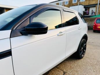 Land Rover Discovery Sport 2.0 TD4 HSE Black SUV 5dr Diesel Auto 4WD Euro 6 (s/s) (180 ps)