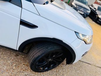 Land Rover Discovery Sport 2.0 TD4 HSE Black SUV 5dr Diesel Auto 4WD Euro 6 (s/s) (180 ps)