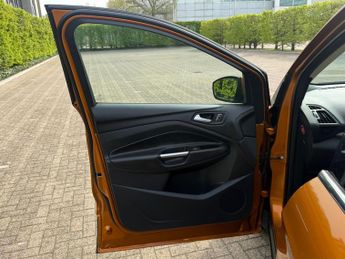 Ford Kuga 1.5T EcoBoost Zetec SUV 5dr Petrol Auto AWD Euro 6 (s/s) (182 ps