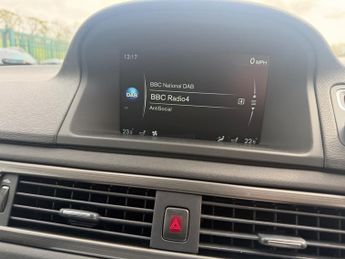 Volvo XC70 2.4 D5 SE Lux Estate 5dr Diesel Geartronic AWD Euro 5 (215 ps)