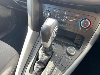 Ford Focus 1.0T EcoBoost Zetec Edition Hatchback 5dr Petrol Auto Euro 6 (s/