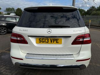 Mercedes-Benz M Class 3.0 ML350 V6 BlueTEC Sport SUV 5dr Diesel G-Tronic 4WD Euro 6 (s