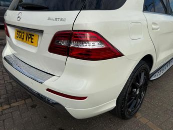 Mercedes-Benz M Class 3.0 ML350 V6 BlueTEC Sport SUV 5dr Diesel G-Tronic 4WD Euro 6 (s