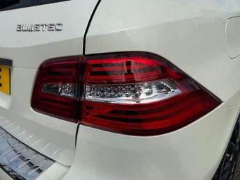 Mercedes-Benz M Class 3.0 ML350 V6 BlueTEC Sport SUV 5dr Diesel G-Tronic 4WD Euro 6 (s