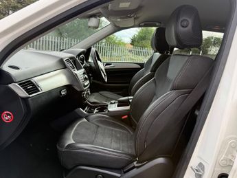 Mercedes-Benz M Class 3.0 ML350 V6 BlueTEC Sport SUV 5dr Diesel G-Tronic 4WD Euro 6 (s