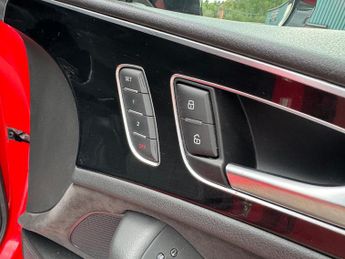Audi A6 Avant 2.0 TDI Black Edition Estate 5dr Diesel S Tronic quattro Euro 6 