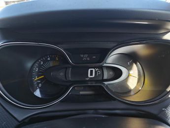 Renault Captur 1.5 dCi Dynamique S MediaNav SUV 5dr Diesel EDC Euro 5 (90 ps)