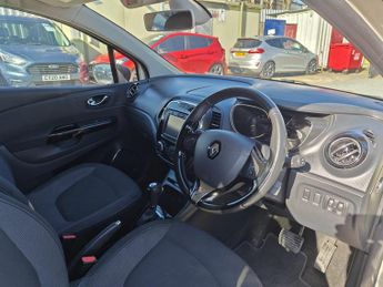 Renault Captur 1.5 dCi Dynamique S MediaNav SUV 5dr Diesel EDC Euro 5 (90 ps)