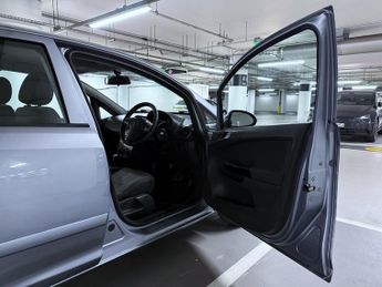Vauxhall Corsa 1.4i 16v Club Hatchback 5dr Petrol Automatic (166 g/km, 89 bhp)