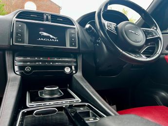 Jaguar F-Pace 2.0 D180 R-Sport SUV 5dr Diesel Auto Euro 6 (s/s) (180 ps)