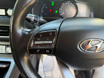 Hyundai Kona 64kWh Premium SE SUV 5dr Electric Auto (7kW Charger) (204 ps)