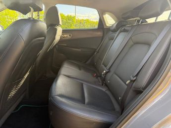 Hyundai Kona 64kWh Premium SE SUV 5dr Electric Auto (7kW Charger) (204 ps)