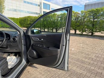 Hyundai Kona 64kWh Premium SE SUV 5dr Electric Auto (7kW Charger) (204 ps)