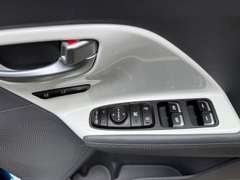 Kia Niro 1.6h GDi First Edition SUV 5dr Petrol Hybrid DCT Euro 6 (s/s) (1