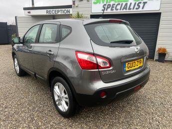Nissan Qashqai 1.6 Acenta SUV 5dr Petrol CVT 2WD Euro 5 (117 ps)