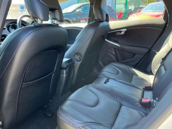 Volvo V40 Cross Country 2.0 D2 Pro Hatchback 5dr Diesel Auto Euro 6 (s/s) (120 ps)