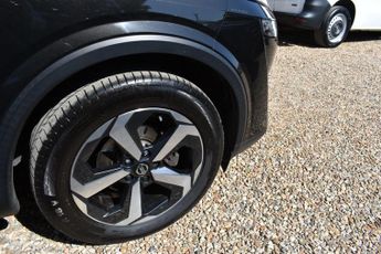 Nissan Qashqai 1.3 DIG-T MHEV N-Connecta XTRON Euro 6 (s/s) 5dr