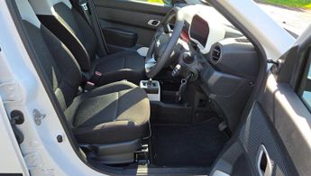 Dacia Spring 45 26.8kWh Expression Electric Auto 5dr Only 4000 Miles