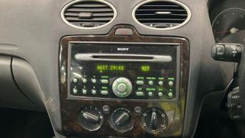 Ford Focus 1.6 Ghia Hatchback 5dr Petrol Automatic (184 g/km, 99 bhp)